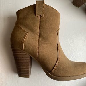 American Eagle Western booties